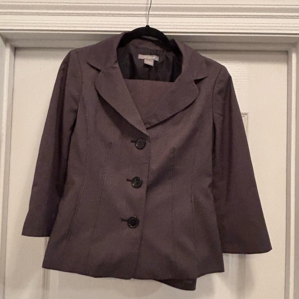 Ann Taylor Charcoal Blazer and Pants. Size 6. Signature Fit. “JUST BELOW WAIST”